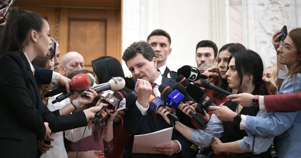 „Suntem la începutul unei crize”. Președintele preia rolul de mediator, dar critică tensiunile PSD - PNL: „Ne-am întors la lupta veche”