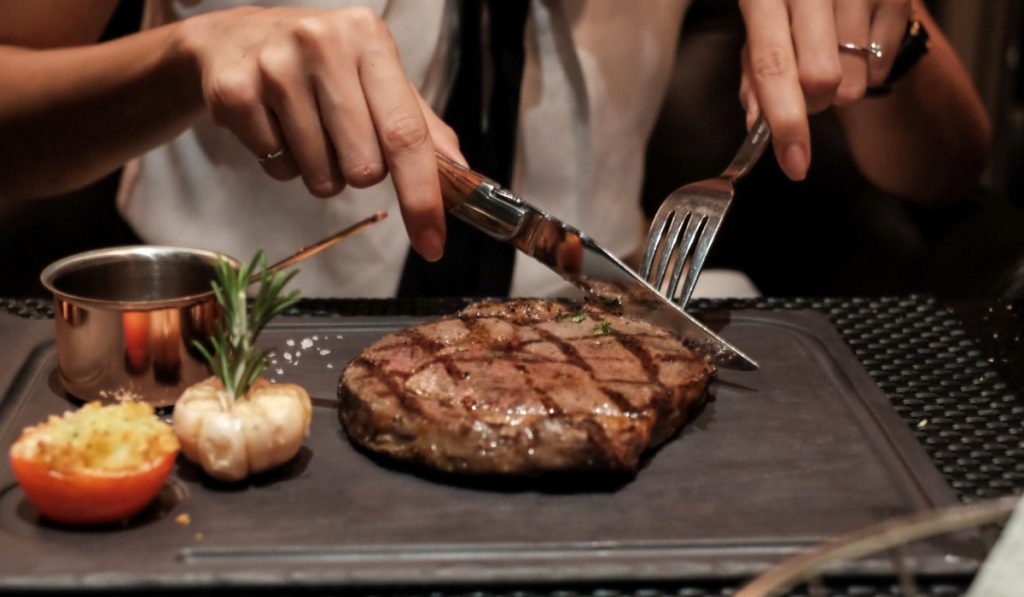 Cum să faci acasă steak ca la restaurant: secretele maestrului bucătar