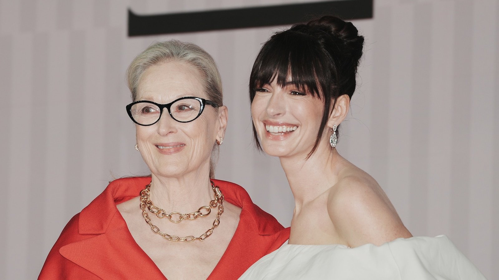 ANNE Hathaway și MERYL Streep, senzație pe „covorul roșu” la „Devil Wears Prada 2”