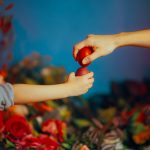 De ce ciocnim ouă roșii de Paște? Semnificația acestui ritual străvechi