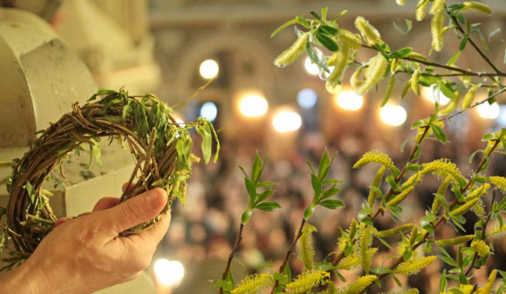 De-ce-e-bine-sa-pastrezi-salcie-sfintita-in-casa.jpg - StiriAlese