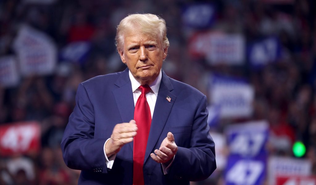 Trump, amenințări cu tarife vamale: Iranul, pe cale să-și schimbe regimul