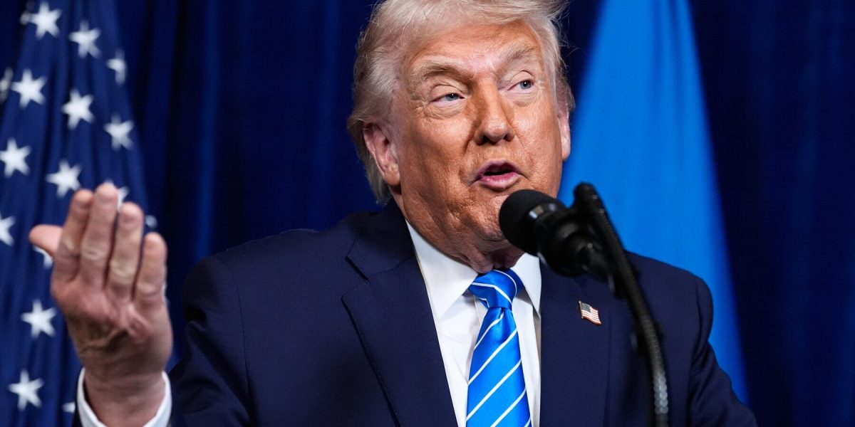 Donald-Trump-la-Mar-a-Lago-discutii-cu-Volodimir-Zelenski-e1766962119207.jpg - StiriAlese