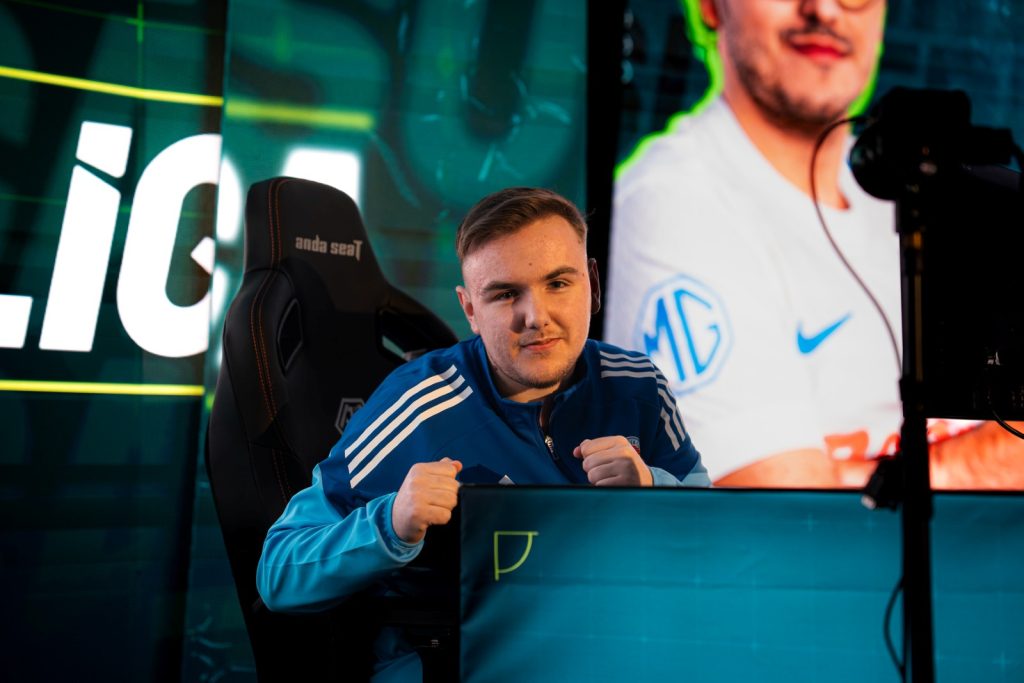 eSuperLiga: Opt echipe virtuale se luptă la Circul Metropolitan din București