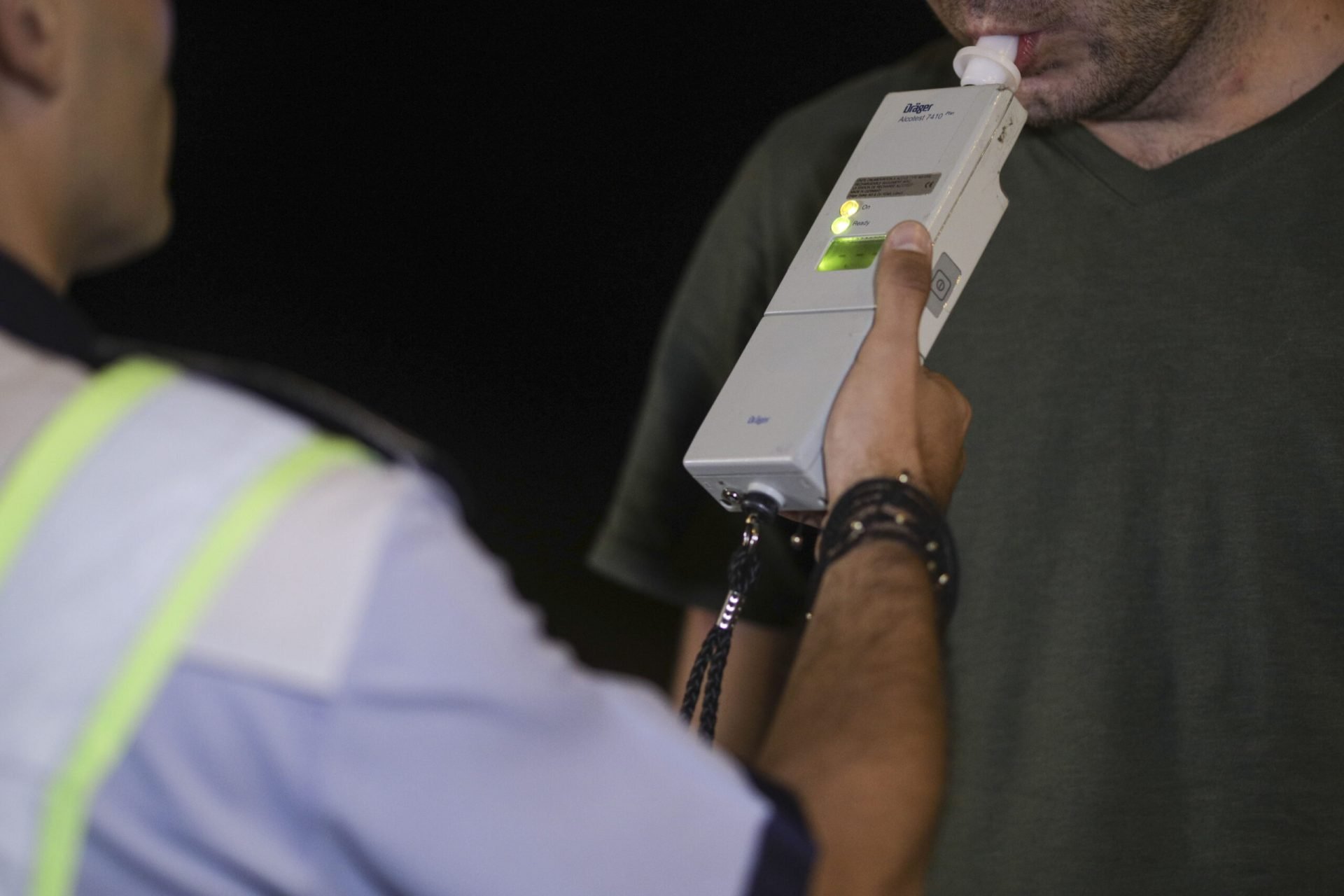 Polițiștii Brigăzii Rutiere au aplicat în noaptea de sâmbătă spre duminică sancțiuni în valoare de peste 24.000 de lei șoferilor care au încălcat legislația rutieră în București, în cadrul unor controale menite să prevină accidentele cauzate de conducerea sub influența alcoolului sau a substanțelor psihoactive
