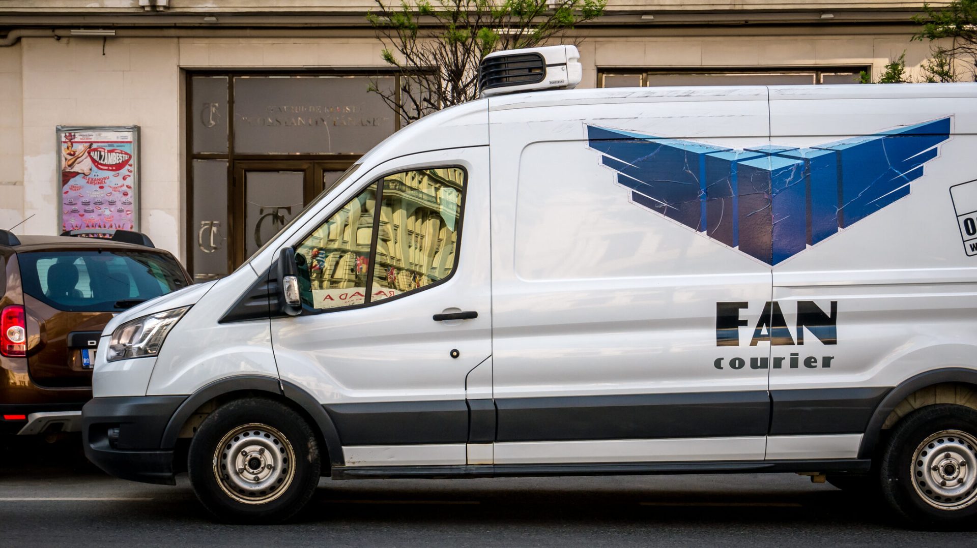 FAN Courier dă lovitura: Închide toate recepțiile! Ce urmează în România