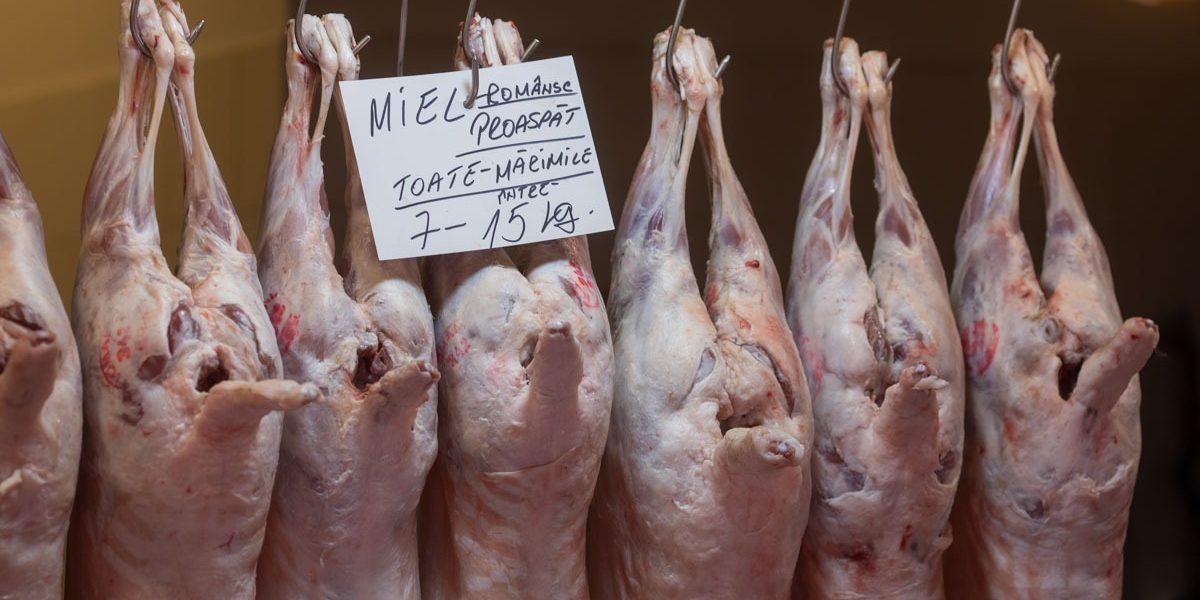 Amenzi colosale și alimente retrase: Paște cu controale dure în România