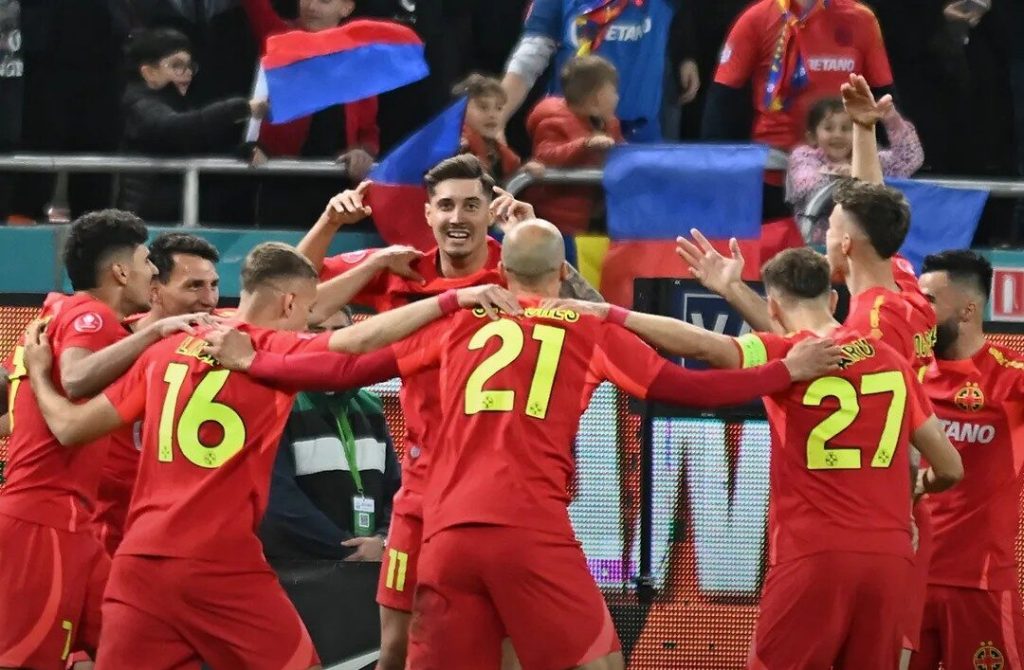 FCSB câștigă spectaculos la Ovidiu, 3-2 cu Farul / Bucureștenii, lideri în play-out