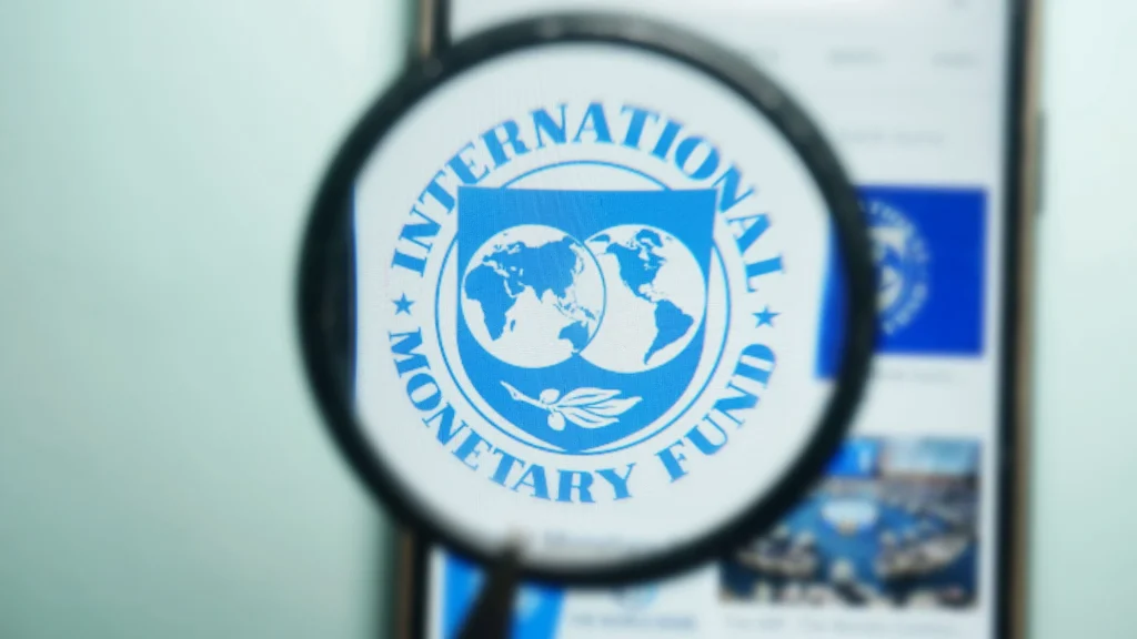 Economiile afectate de război, puternic lovite: producția în picaj, conform unei analize FMI Economiile statelor implicate în conflicte armate se confruntă cu pierderi semnificative de producție, sugerează o analiză a Fondului Monetar Internațional, care va fi inclusă într-o ediție viitoare a World Economic Outlook
