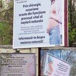 Panouri anti-cezariană în București: Parlamentar, alarmat de mesajele controversate