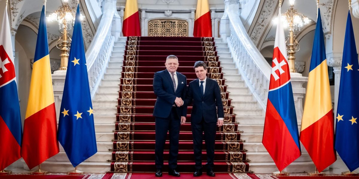 Fico și oficialii români discută oportunități de cooperare în energie, inclusiv nucleară și gaze naturale Premierul Slovak Robert Fico s-a întâlnit recent cu Președintele României, Nicușor Dan, și cu Prim-ministrul Ilie Bolojan, context în care s-a pus pe agendă o serie de subiecte legate de domeniul energetic