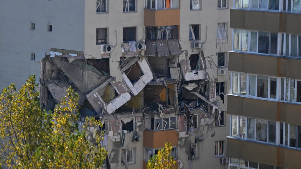 Locatarii protestează la șase luni după explozie: Vrem bunurile înapoi