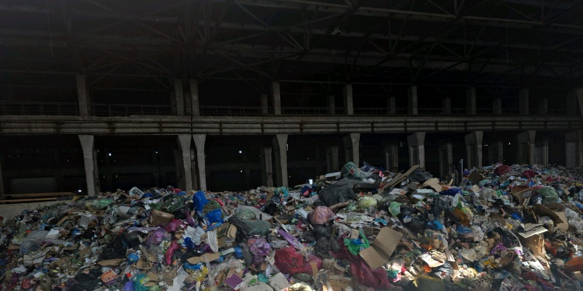 Deșeuri, ilegal, la Laminor: Garda de Mediu, amenzi usturătoare în București