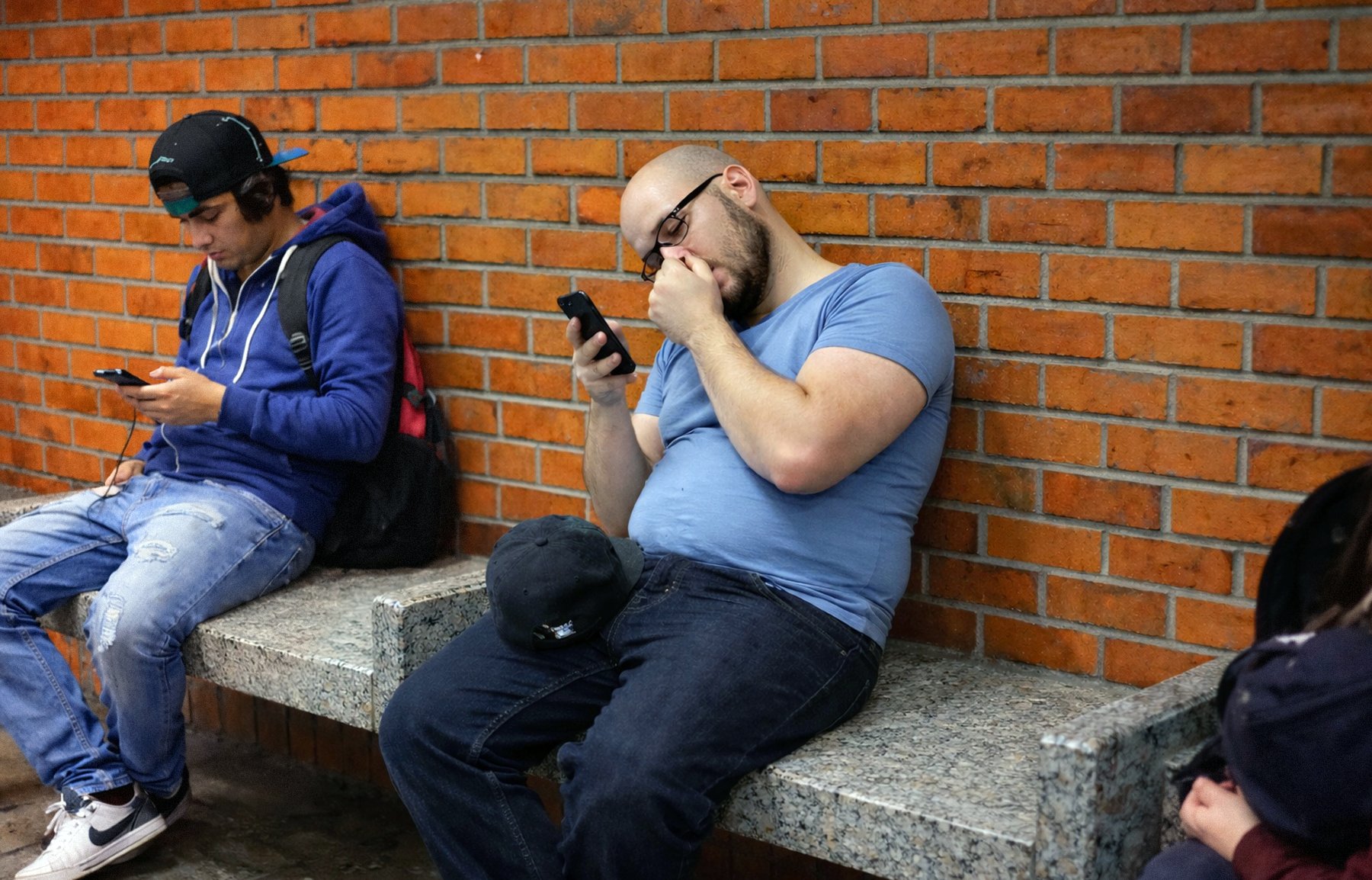 Un studiu recent, început în 2022, a adus în discuție o posibilă legătură între obiceiul de a-ți scobi în nas și riscul de a dezvolta Alzheimer, deși această idee necesită încă cercetări suplimentare