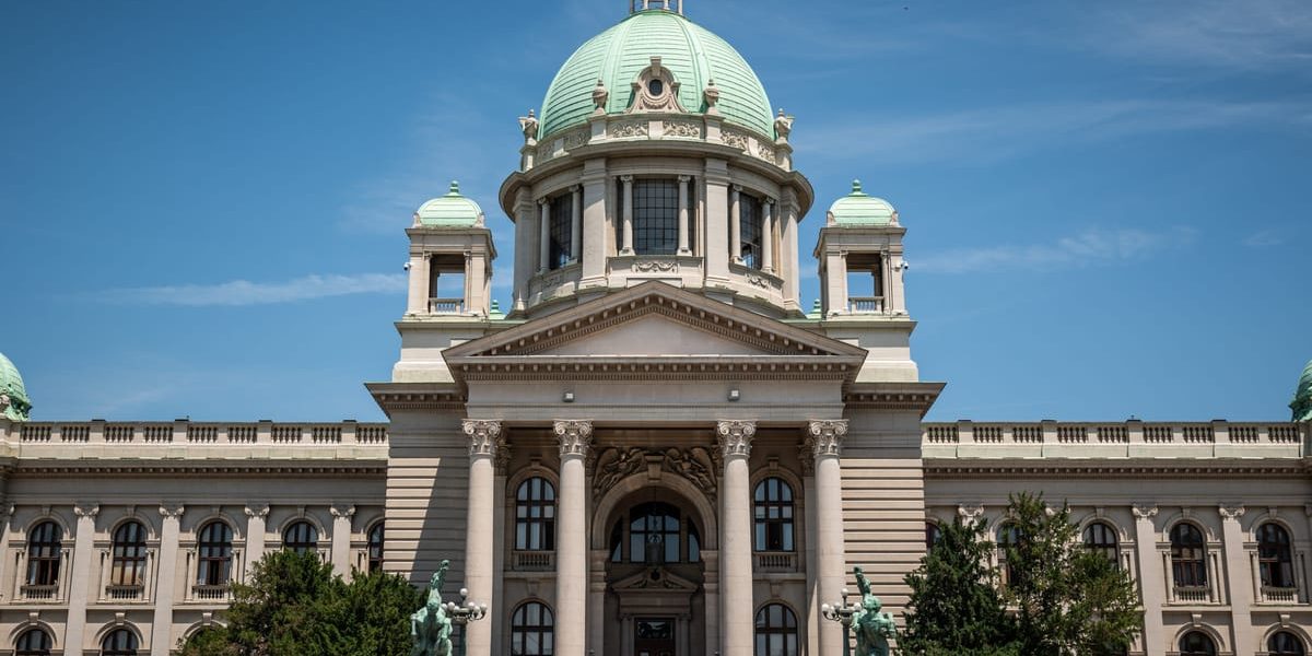 UE taie Serbia de la fonduri: Până la 1,5 miliarde € din cauza democrației