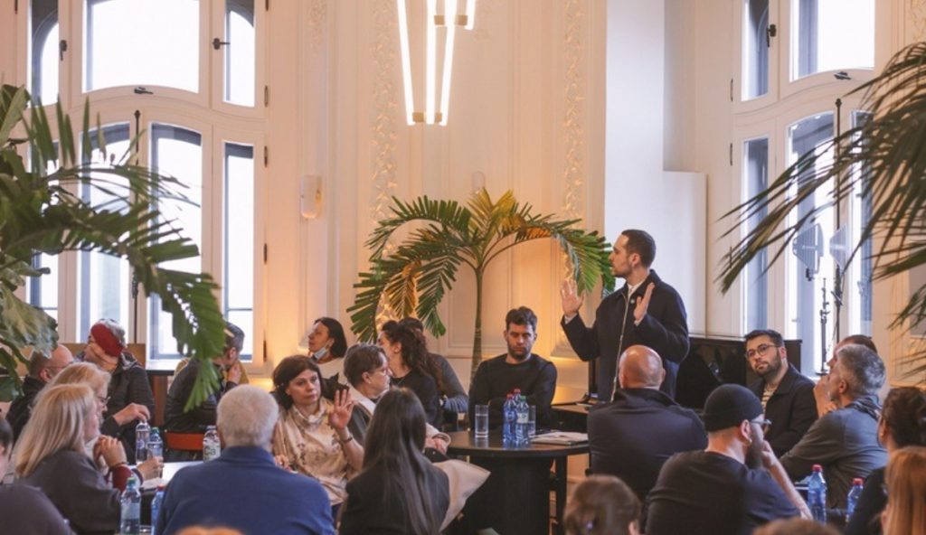 Întâlnire comunitară în Amzei: Planuri de revitalizare și provocări ignorate Amzei, una dintre cele mai vechi și pline de istorie zone din București, se află în fața unui moment crucial