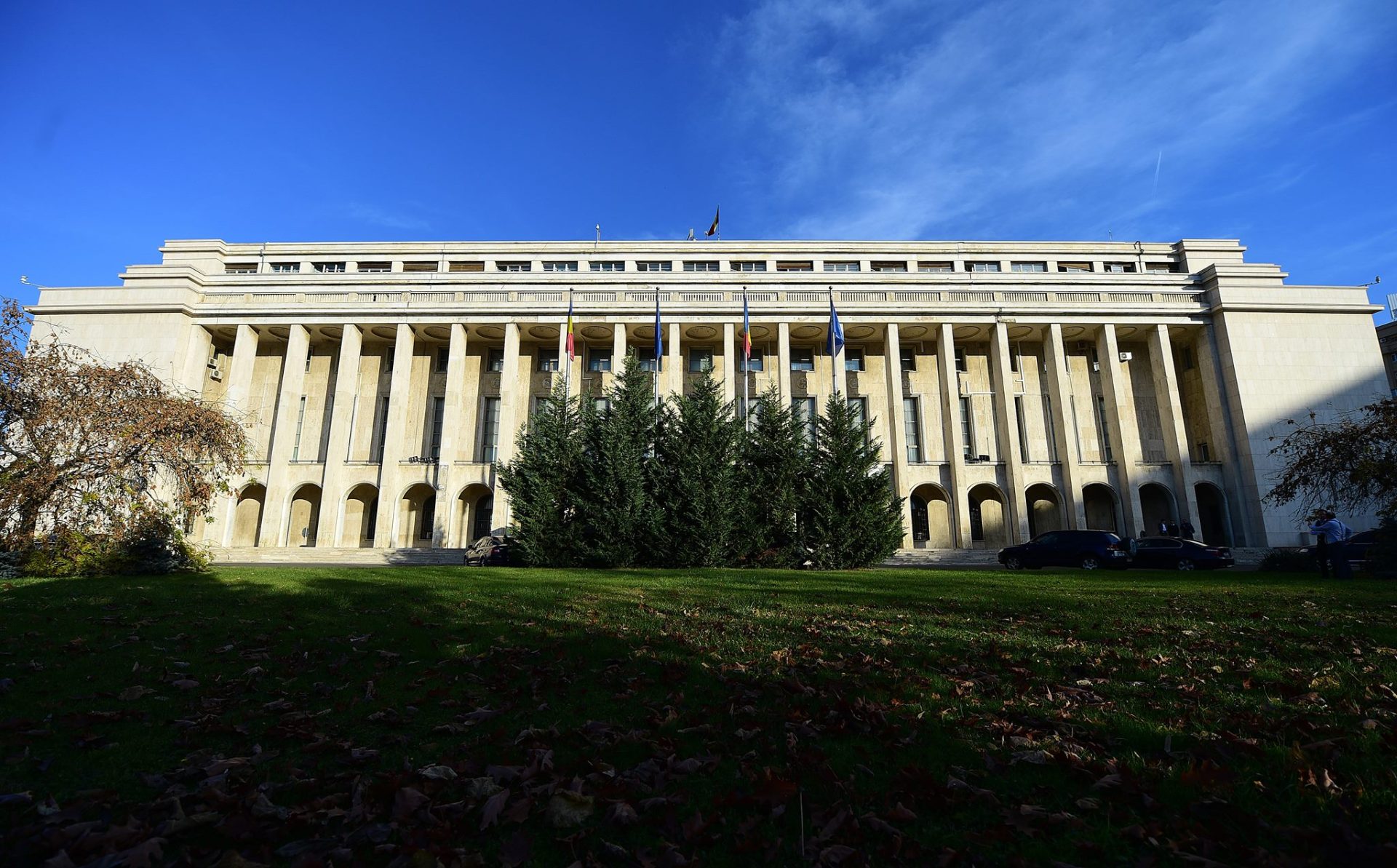 Premierul Ilie Bolojan dispune intensificarea controalelor în teren Premierul ILIE BOLOJAN a dispus luni, într-o ședință de lucru la Palatul Victoria, intensificarea controalelor în teren pentru verificarea exploatării agregatelor minerale