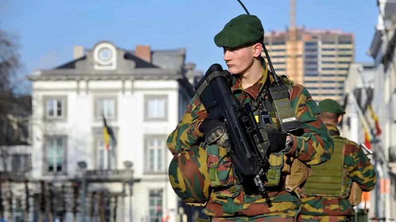 Mii de tineri, sub 18 ani, au ales armata belgiană: Ce i-a atras