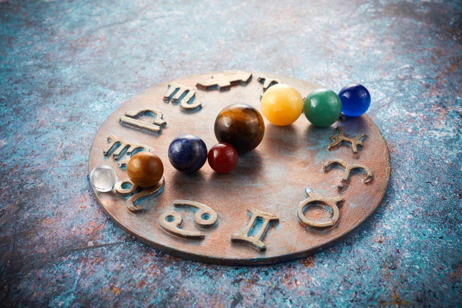 Horoscop: Zodia cu ghinion la bani! Prietenii te pot jefui