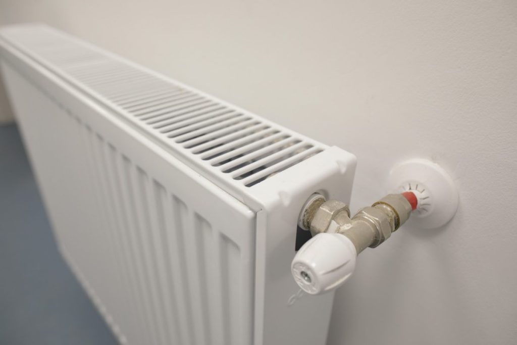 Termoenergetica oprește căldura în București: Blocuri, frig