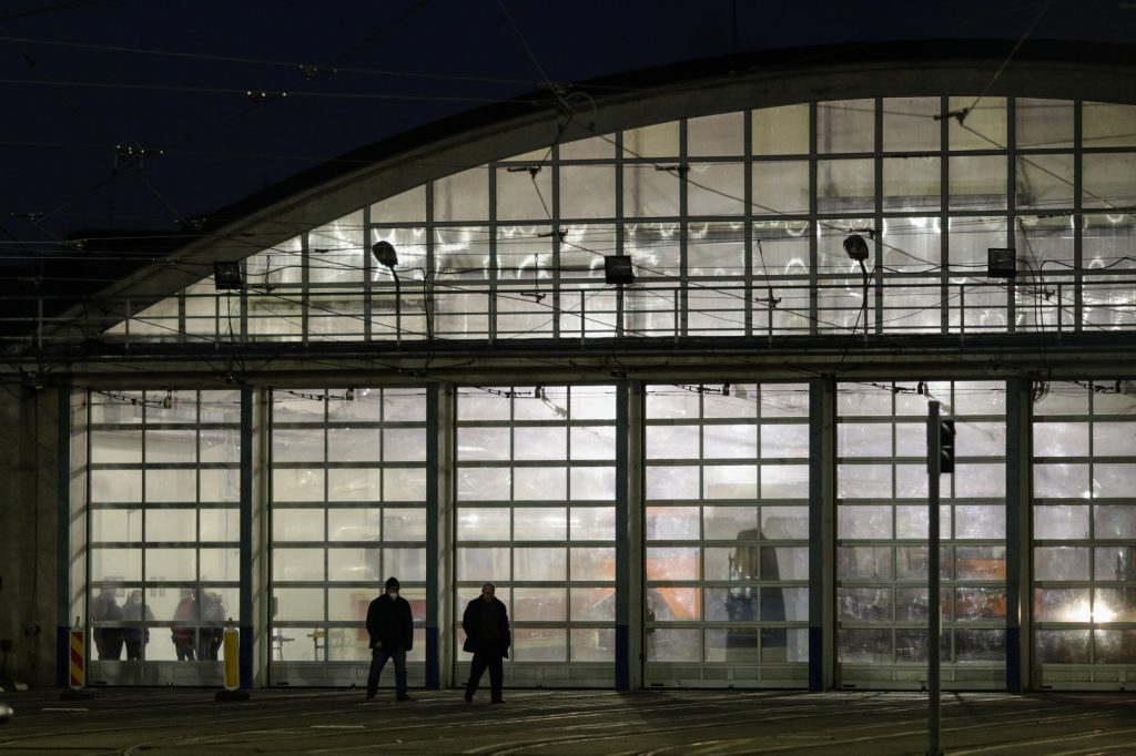 STB trece la săptămâna de 4 zile: Salarii mai mici pentru angajați, din LUNI