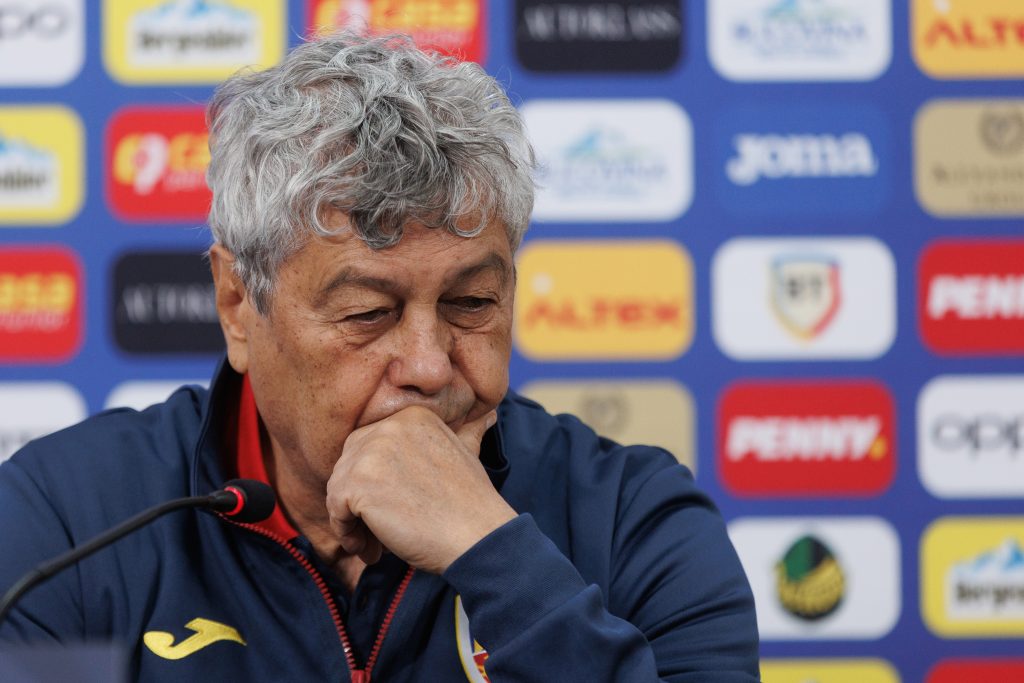 Mircea Lucescu, fostul important antrenor al naționalei de fotbal a României, se află în prezent internat în Secția de Cardiologie a Spitalului Universitar din București, după ce vineri dimineață a suferit un infarct miocardic acut