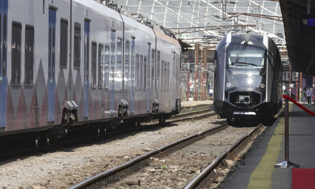 Durata călătoriei pe ruta București – Arad se va putea reduce semnificativ după finalizarea lucrărilor de modernizare a tronsonului feroviar Brașov – Sighișoara, potrivit Asociației Pro Infrastructură