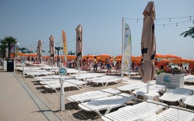 Șezlongurile Ilegale de pe Plaje, VÂRTEJ de Amenzi: Reacția Ministrului Mediului