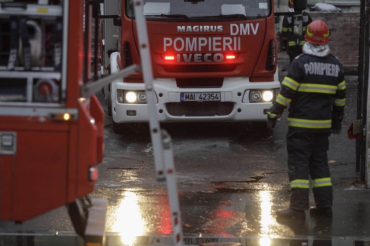 Incendiu provocat de o trotinetă electrică lăsată la încărcat într-un apartament din București O trotinetă electrică lăsată la încărcat într-un apartament din București a explodat luni, provocând conflicte majore în zonă