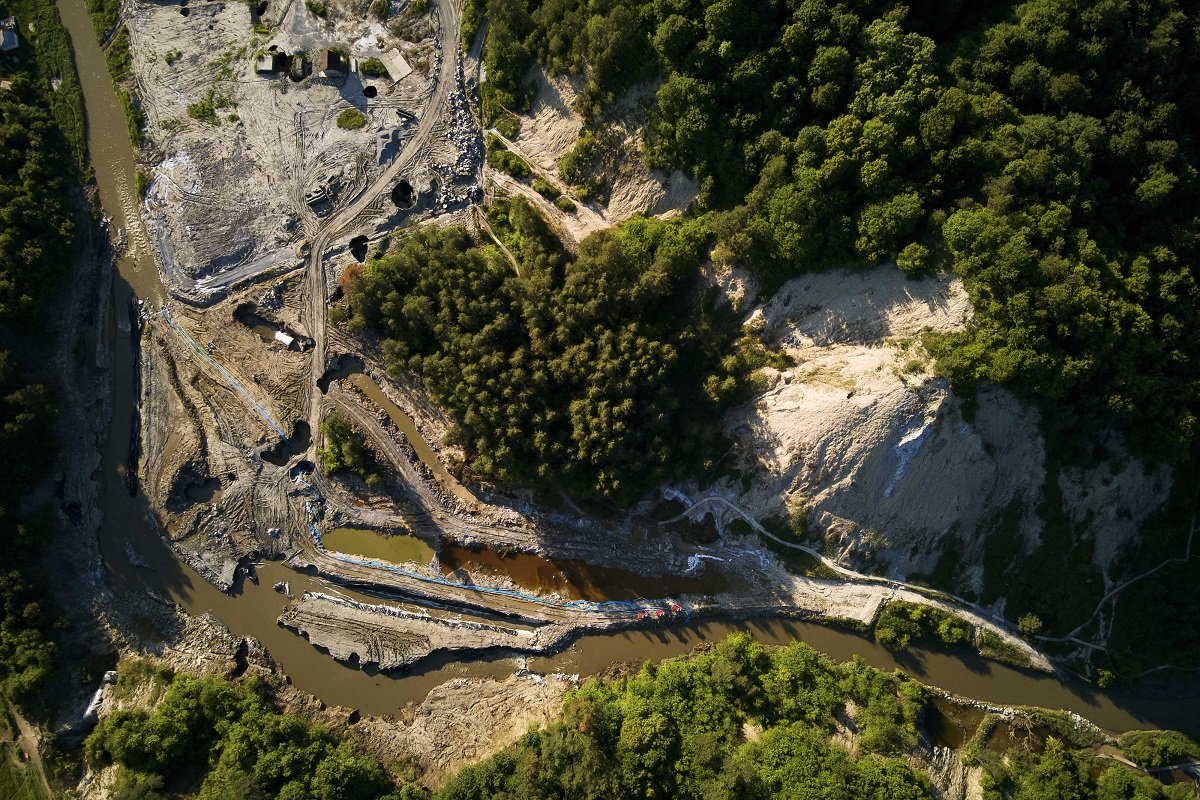 Comuna Praid, în județul Harghita, rămâne sub stare de alertă pentru încă o lună, accesul în zona afectată și în Canionul de Sare fiind în continuare interzis