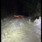 Bărbat și fiu, prinși de zăpadă în Cheile Oltețului, în Noaptea Învierii