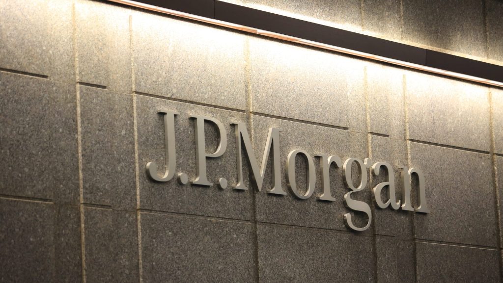 JPMORGAN CHASE avertizează asupra riscurilor geopolitice și vulnerabilităților economice globale Directorul general al JPMORGAN CHASE, Jamie Dimon, a tras un semnal de alarmă cu privire la fragilitatea economiei mondiale într-o scrisoare adresată acționarilor