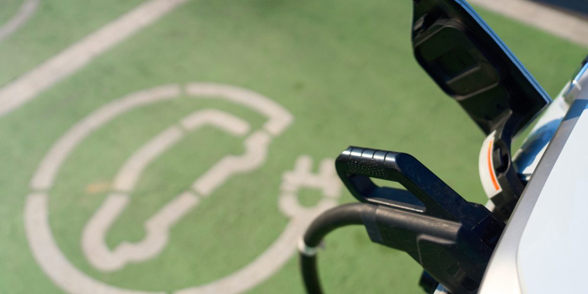 Ministrul Transporturilor a parafat contracte cu SRI, STS și SPP pentru electrice