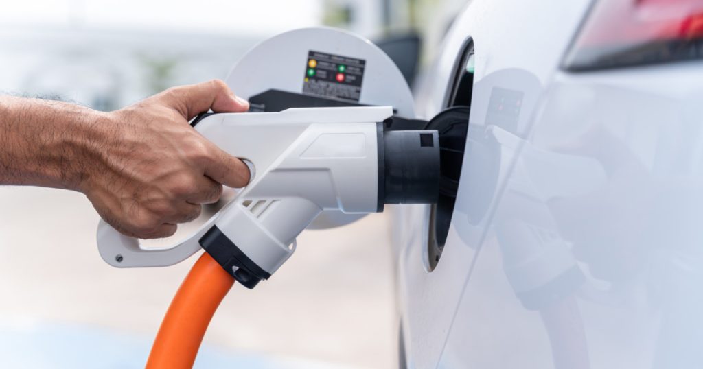 Mașinile electrice, explozie în UE: Ce schimbări majore se văd acum în România