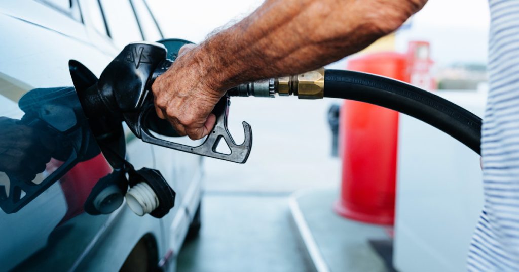 Prețurile carburanților nu vor reveni la nivelurile anterioare, chiar dacă Guvernul intervine cu măsuri de compensare, avertizează Ionuț Dumitru, consilier onorific al prim-ministrului