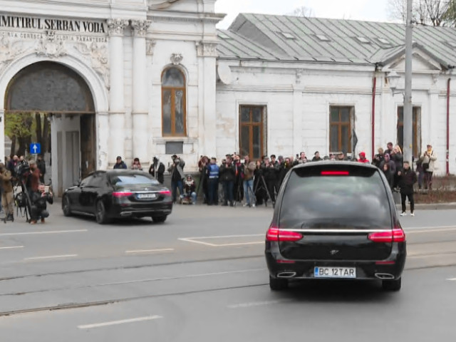Cortegiul funerar al lui Mircea Lucescu, la Cimitirul Bellu