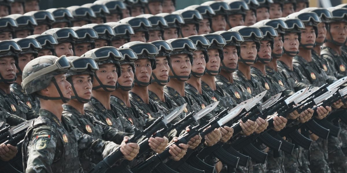 China: Inteligența Artificială militară zdrobește comandanții umani la asalt, cu 90% precizie