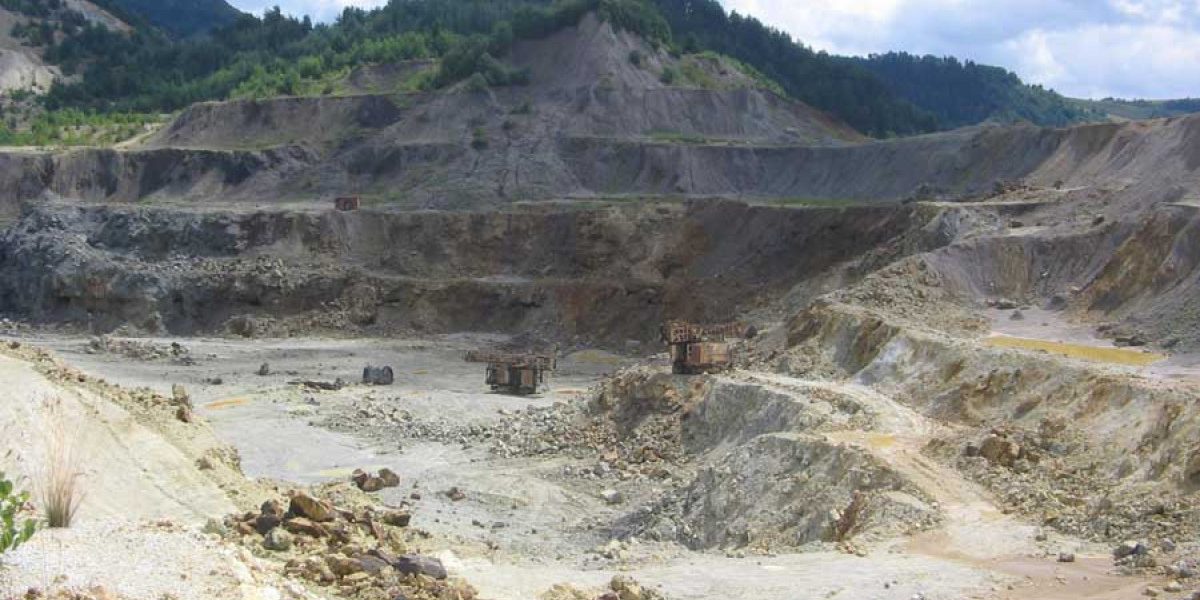 Zeci de ONG-uri acuză abuz în legea de expropriere pentru minerit și trimit o scrisoare la Ursula von der Leyen