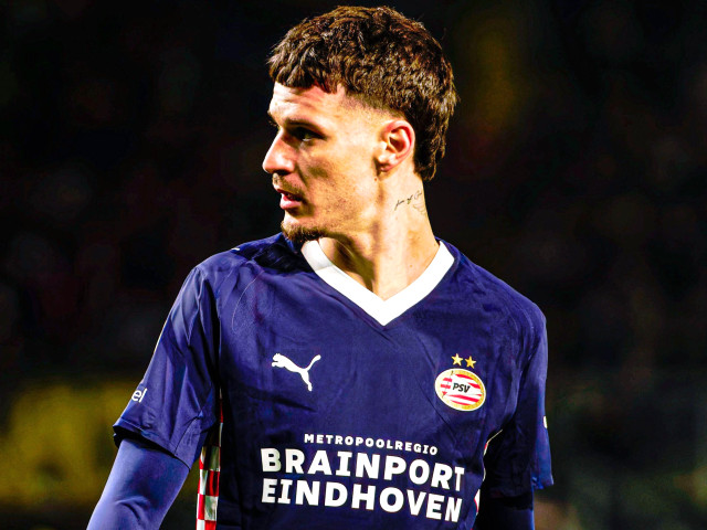 Olandezii s-au convins de Dennis Man după titlul câștigat de PSV în Eredivisie Dennis Man, fotbalistul român de la PSV Eindhoven, a atras atenția olandezilor după ce clubul a câștigat titlul în Eredivisie pentru sezonul recent încheiat