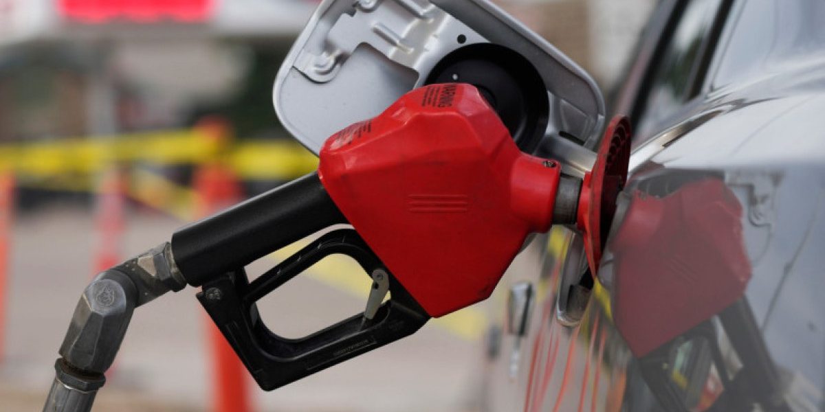 Efect neobișnuit la pompă: Un lanț de benzinării vinde motorina premium mai ieftin decât cea standard. Care ar fi explicațiile