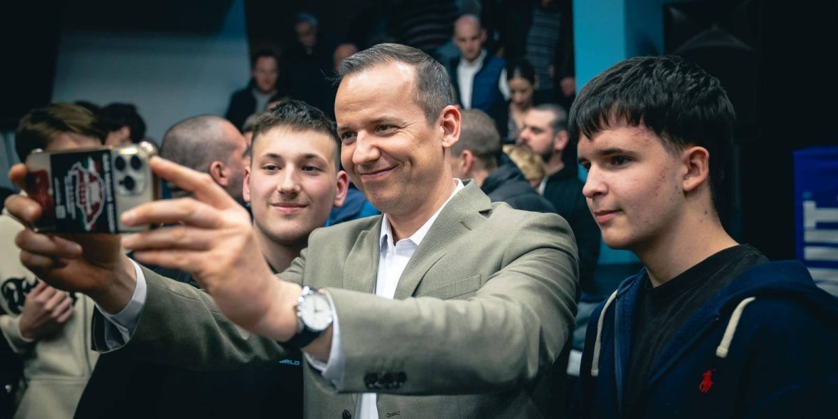 Sondajele de opinie din Ungaria prezintă o imagine fragmentată a competiției electorale, cu rezultate favorabile fie guvernului condus de Viktor Orban, fie opoziției conduse de fostul aliat al acestuia