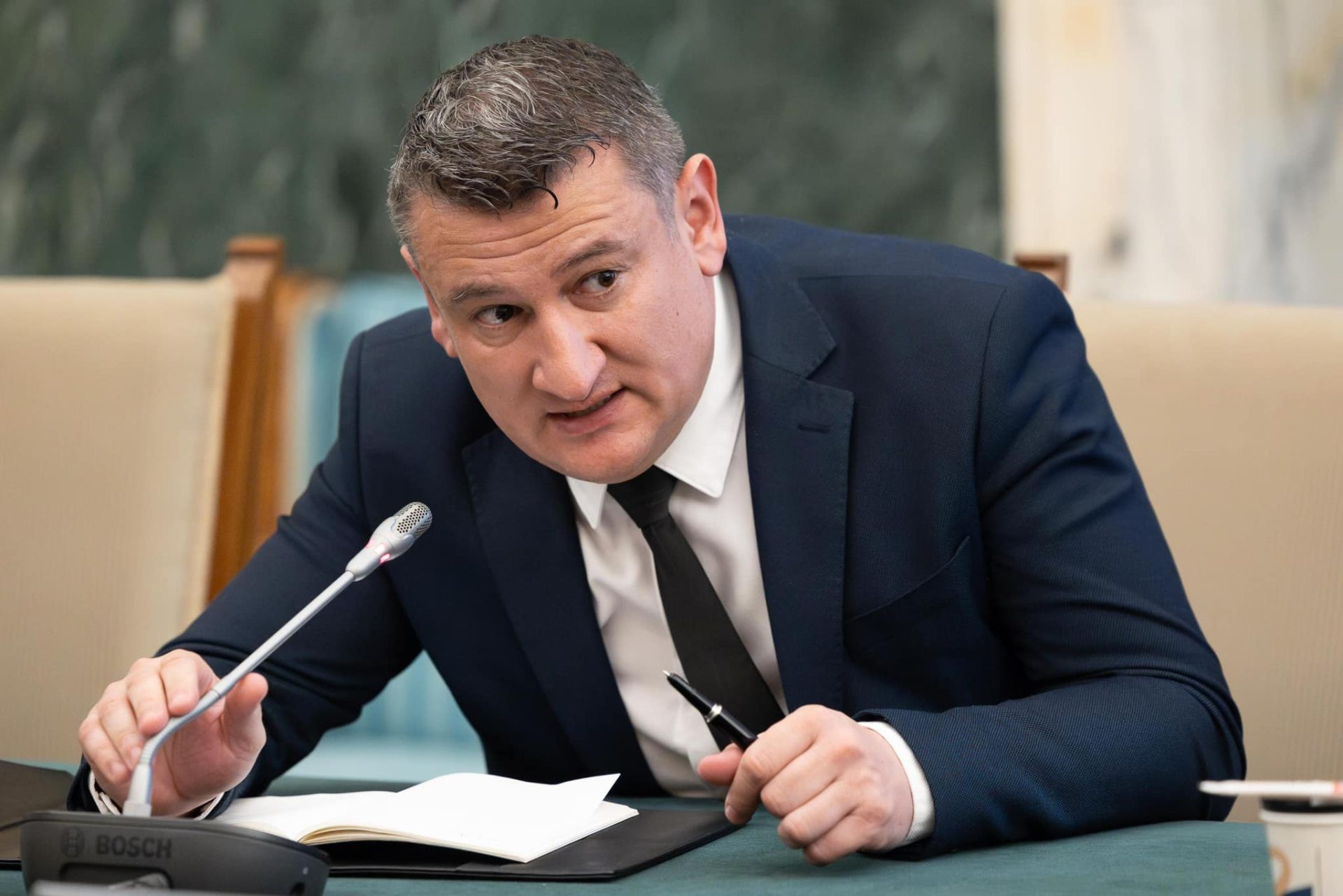 Avertizorul de integritate castigă în comisia de disciplină, după ce a denunțat licitația cu probleme la Oficiul de Cadastru Sibiu