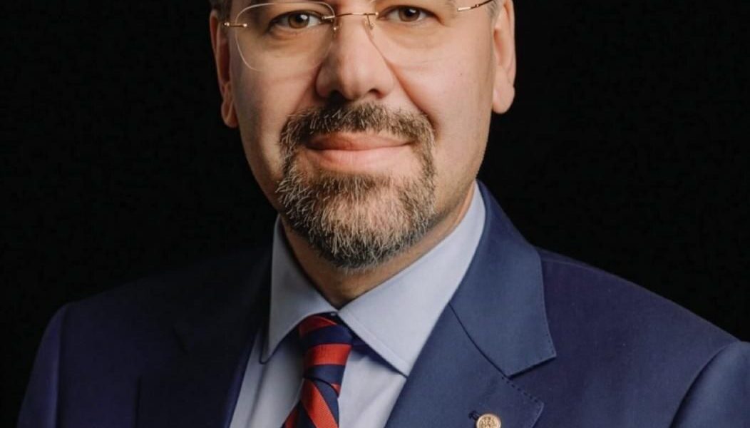 Leonardo-Badea-Prim-viceguvernator-BNR-1-e1763553688634.jpg - StiriAlese