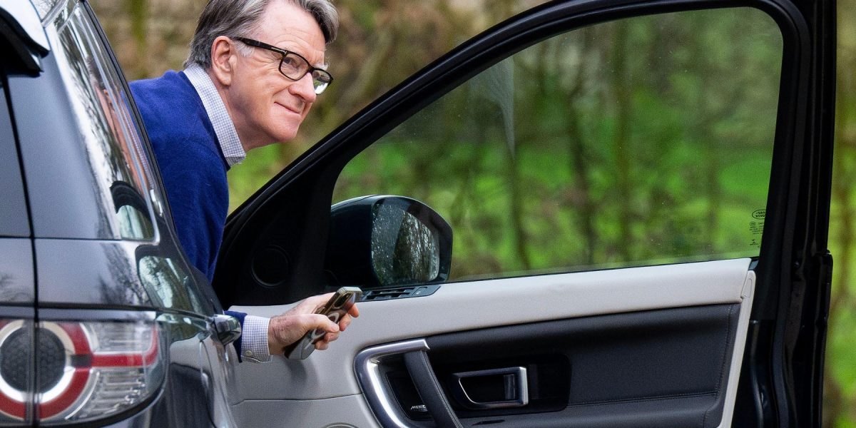 Mandelson, prins cu pantalonii-n vine: Amendă usturătoare pentru politician