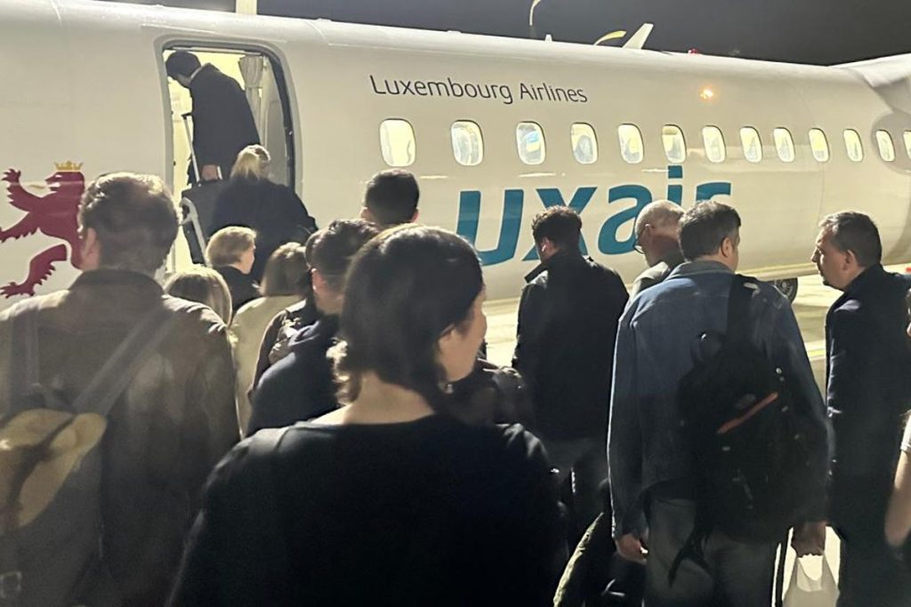 Familie, la un pas de HAL: 1.600 lire sterline pentru întoarcerea ACASĂ, după haosul UE