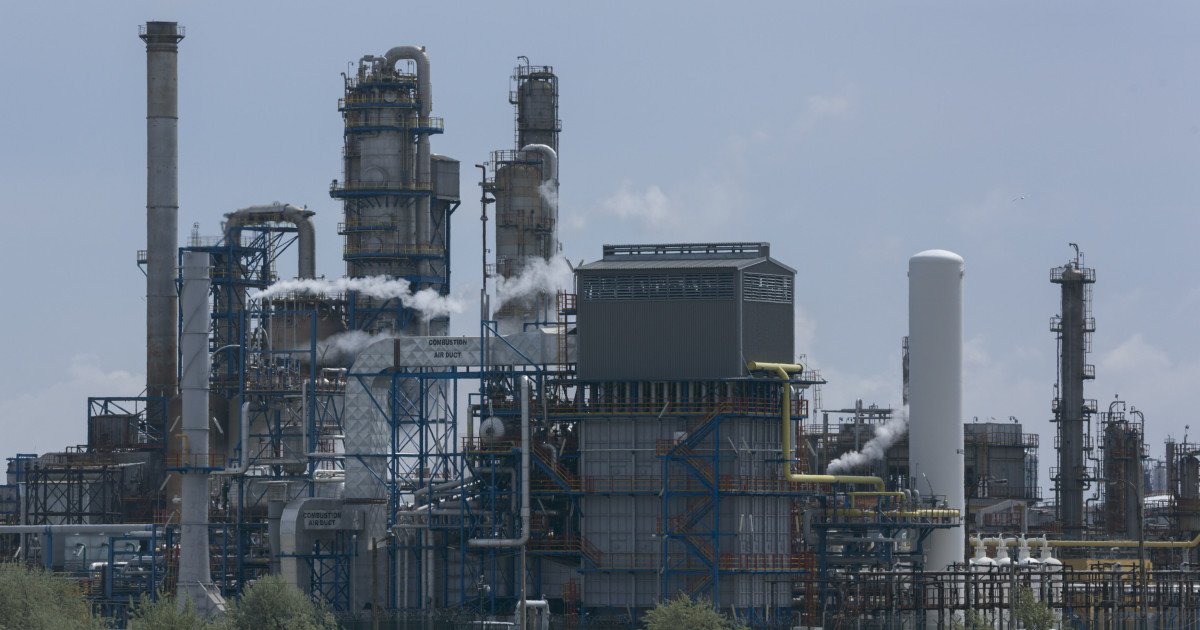 Rafinăria Petromidia și-a reluat activitatea la capacitate maximă, după finalizarea unei perioade de revizie tehnologică planificată, anunță ministrul Energiei, Bogdan Ivan