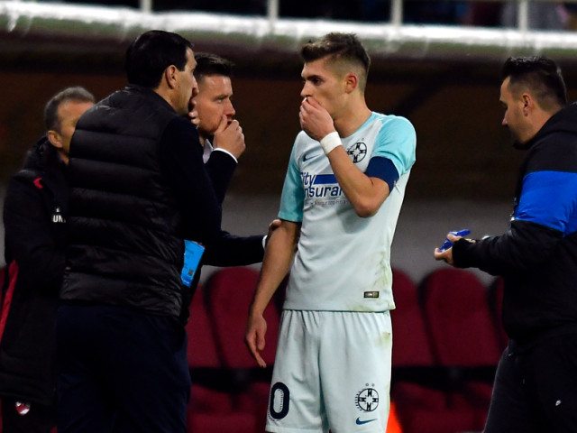 Jucătorii FCSB, intruziune șocantă în biroul antrenorului: „Nu te văd, Mister!”