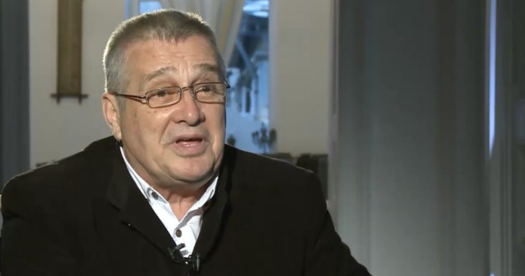 Incendiu devastator la casa poetului Mircea Dinescu din Dolj. Prejudiciul, estimat