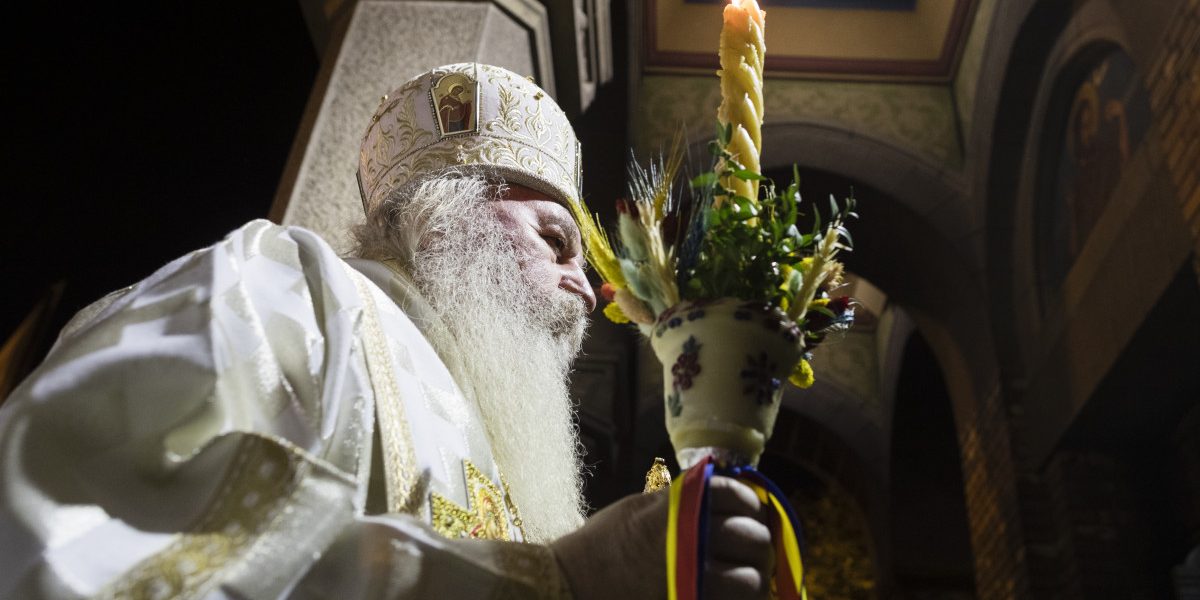 Lumina Sfântă: Ce semnificație are și ce faci dacă se stinge acasă