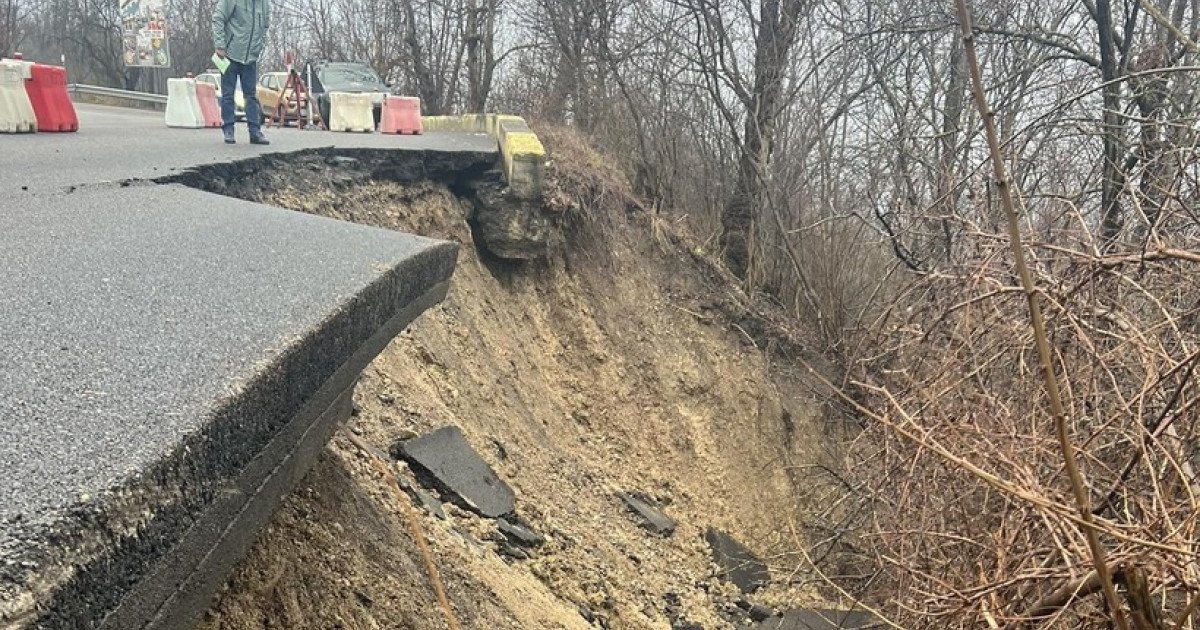 Drum blocat de 3 luni între Câmpina și DN1: Lucrările întârzie, localnicii, la ocoluri
